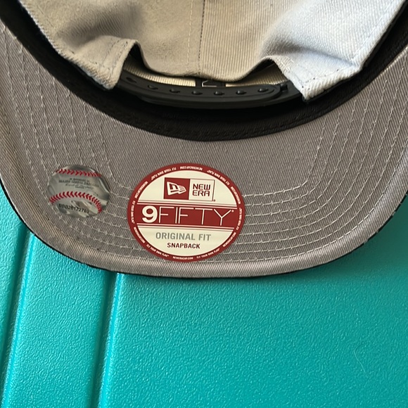 Angels hat - Picture 5 of 5